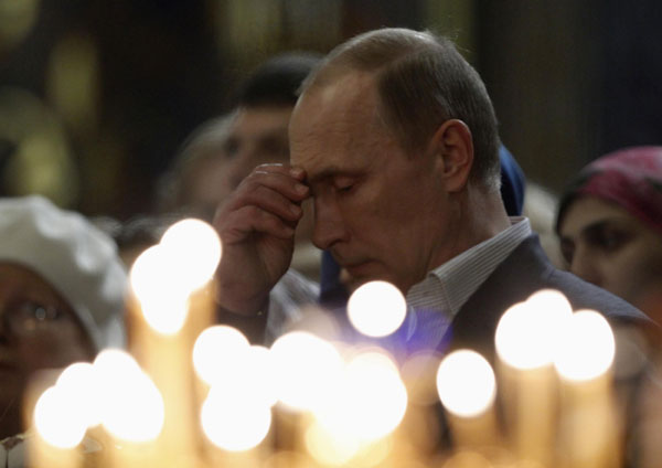 Putin attends Orthodox Christma