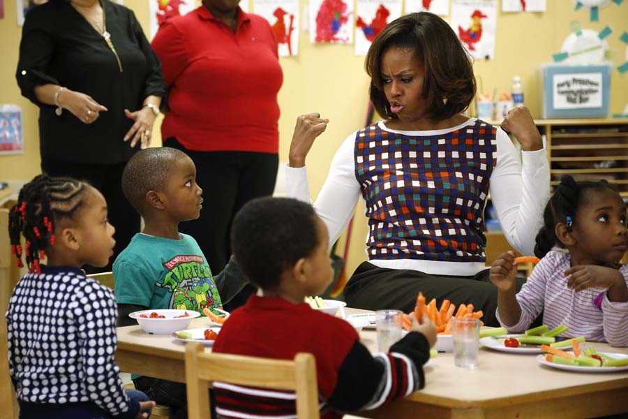 US first lady dances with kindergarten kids