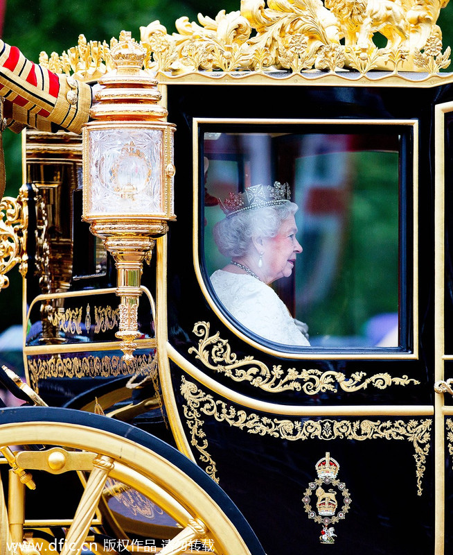 Queen Elizabeth travels in new Diamond Jubilee State Coach