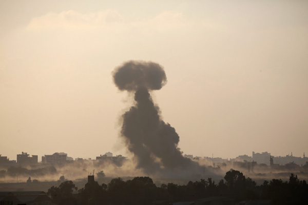 Israeli shelling kills 10 in UN school