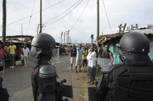 Liberia police fire in Ebola quarantine