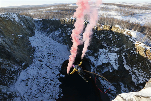 Rope-jumpers pictured leaping into crater