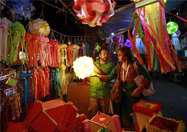 India decks up for Hindu festival of lights