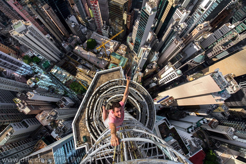 Crazy climbers love selfies in dazzling height