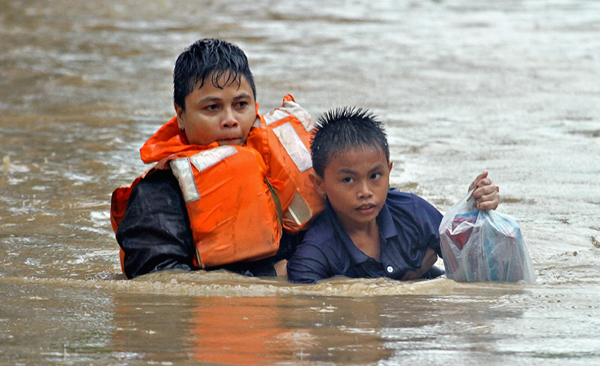 Death toll from tropical storm rises to 35 in Philippines
