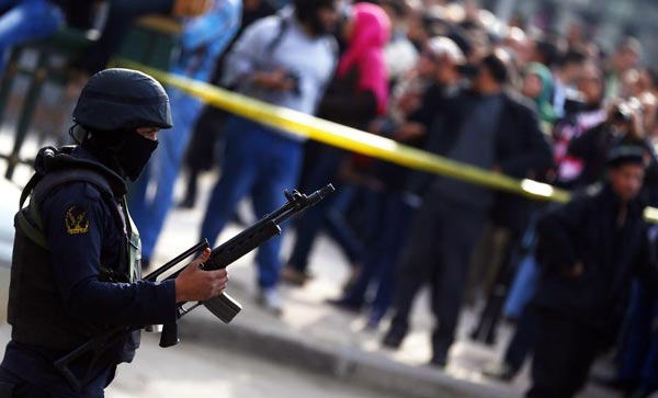 Bomb near top Cairo court house kills 2, wounds 9