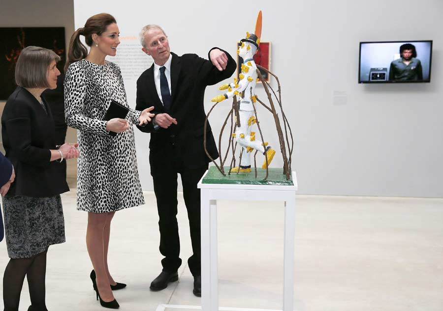 Expectant Kate visits art gallery in southern England