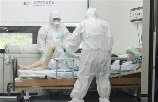 South Korea reports 8 more MERS cases and seventh death
