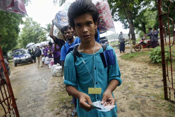 Myanmar gov't adopts policy to settle boat people crisis