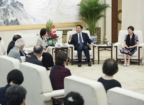 Chinese VP meets Japanese orphans raised by Chinese families