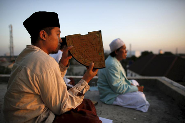 Muslims across the world begin Eid al-Fitr celebration
