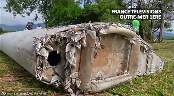 Authorities analyze aircraft debris found on Réunion Island