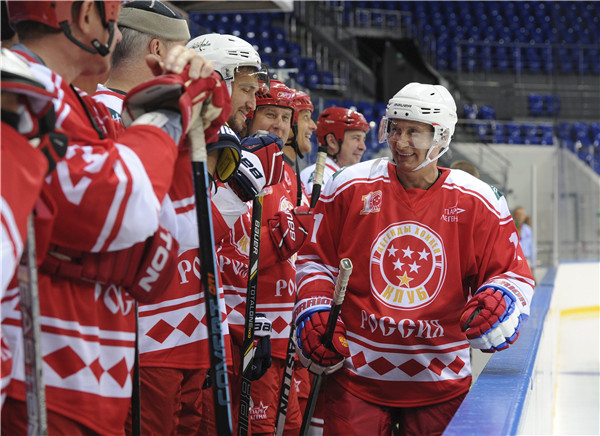 Putin takes part in hockey game against students in Russia
