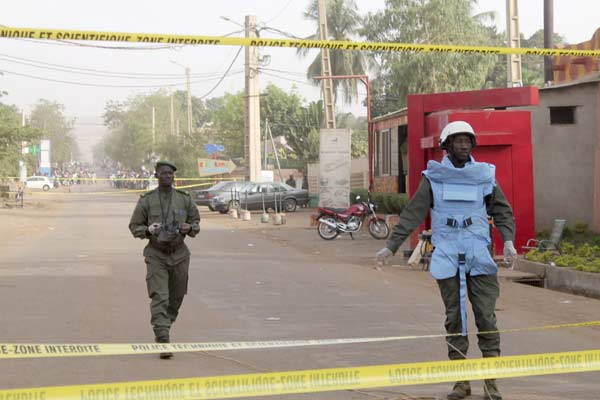 Gunmen attack luxury hotel in Mali, may have taken hostages