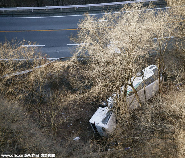 14 killed in tour bus crash in central Japan