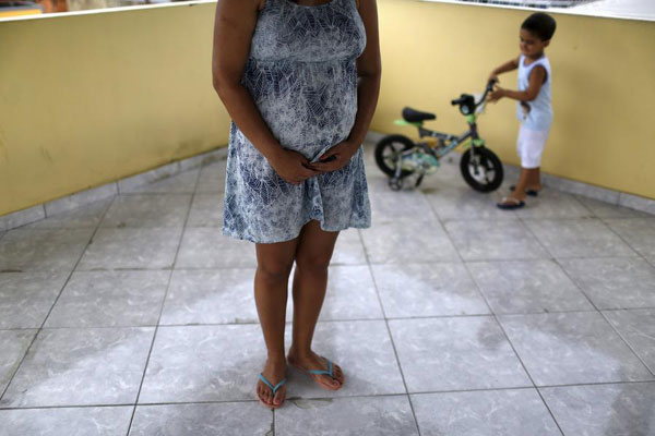 US officials dampen hope for Zika vaccine in near future