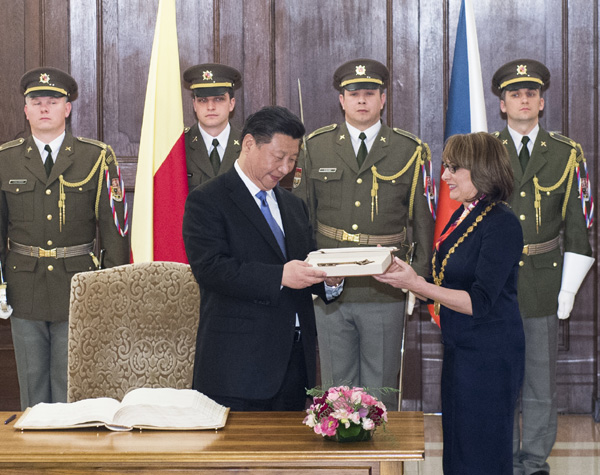 President Xi presented with 'key to Prague'