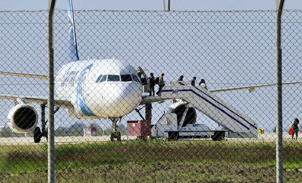 EgyptAir hijack ends with passengers freed unharmed, suspect arrested
