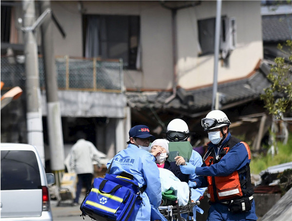 Rescue efforts intensified after quake in southwest Japan
