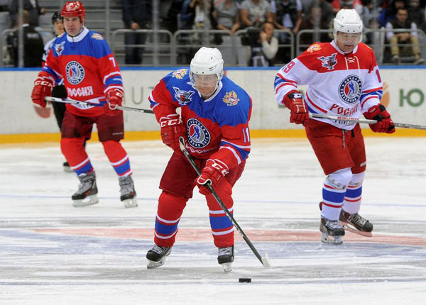 Putin plays ice hockey in Sochi