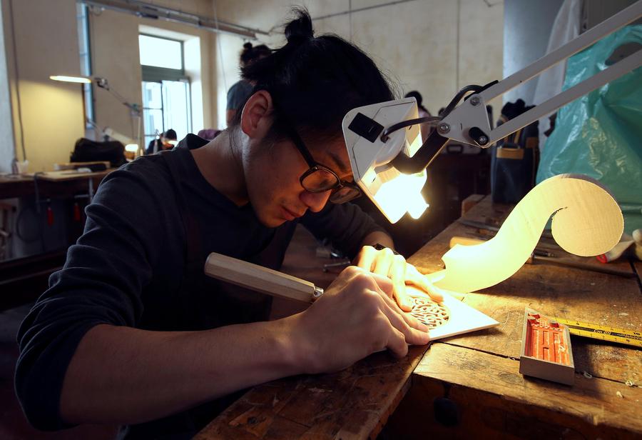 Italy's violin-makers struggle to hit profitable note