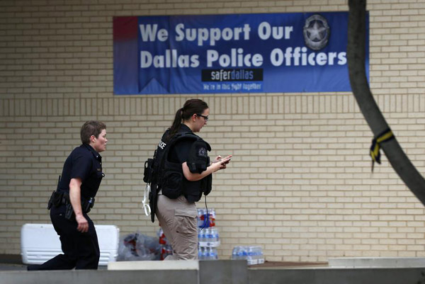 Dallas police boost security after new threat