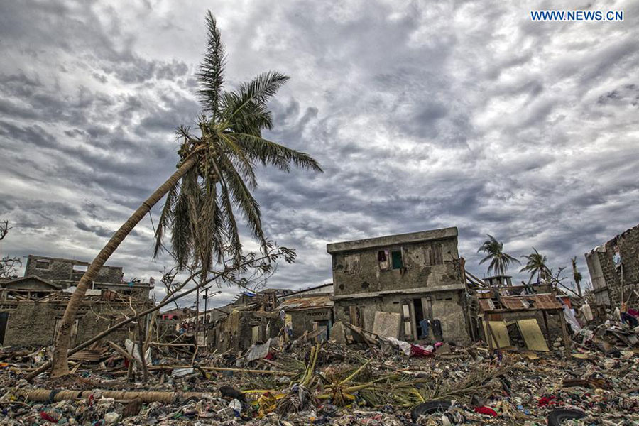 Hurricane Matthew kills almost 900 in Haiti before hitting US