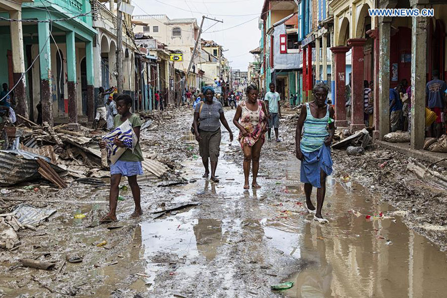 Hurricane Matthew kills almost 900 in Haiti before hitting US