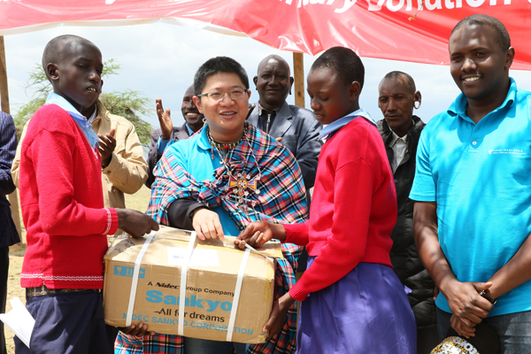 Chinese firm lights pupils' education in Kenya