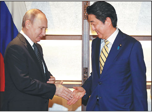 Abe, Putin discuss islands row