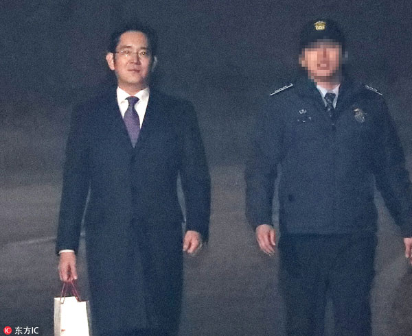 South Korean court dismisses arrest warrant for Samsung chief