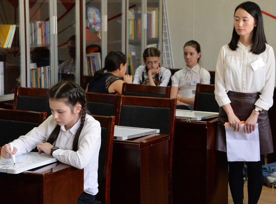 Russian students compete in Chinese characters challenge