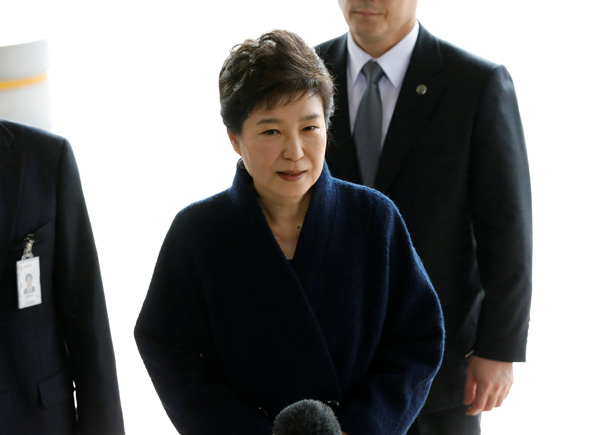 S. Korean prosecutors to seek arrest warrant for ex-president Park