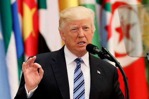 Trump takes sides in Arab rift, suggests support for isolation of Qatar