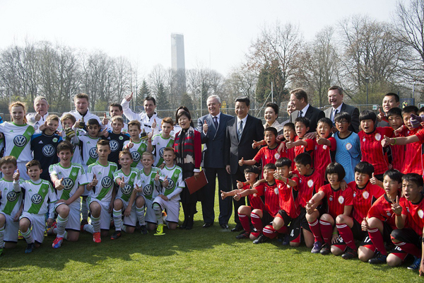 President Xi visits junior football camp in Germany