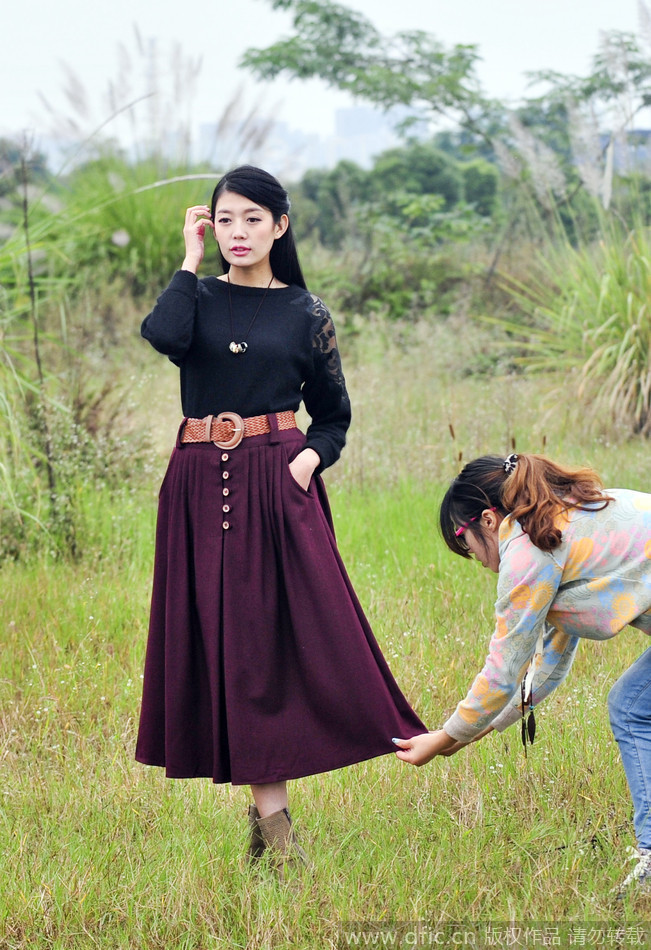 Taobao girls pose for over 100 garments a day