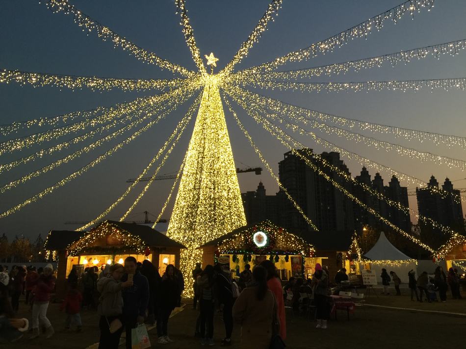 A peek into China's biggest Christmas market