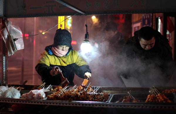Street food vendors spice up cold winter nights