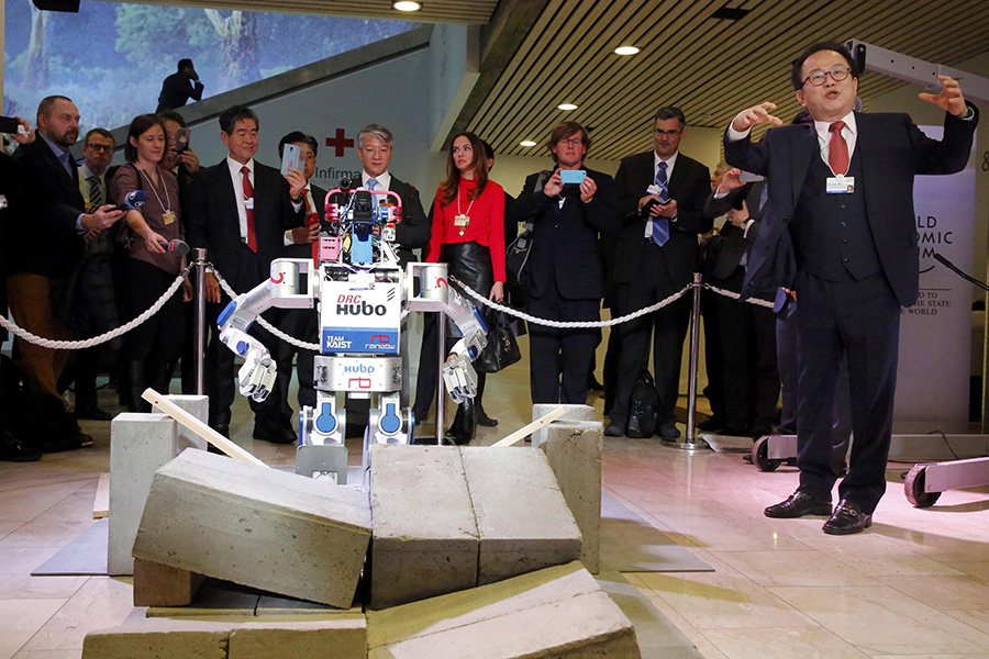 Robots reads China Daily to stay up to date with news in Davos
