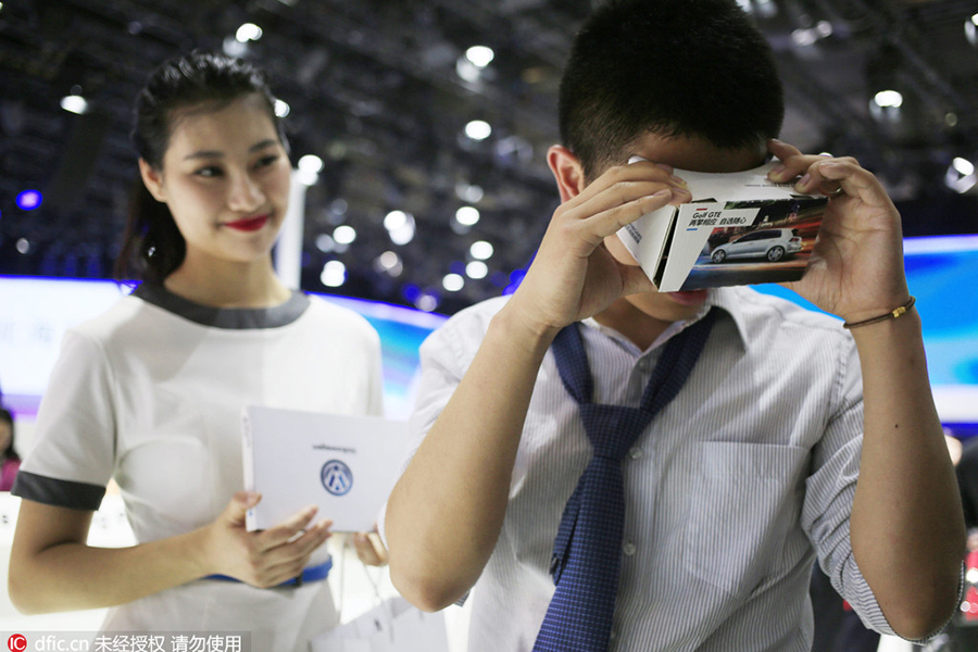 High–tech gadgets, not girls, main attraction at Beijing auto show