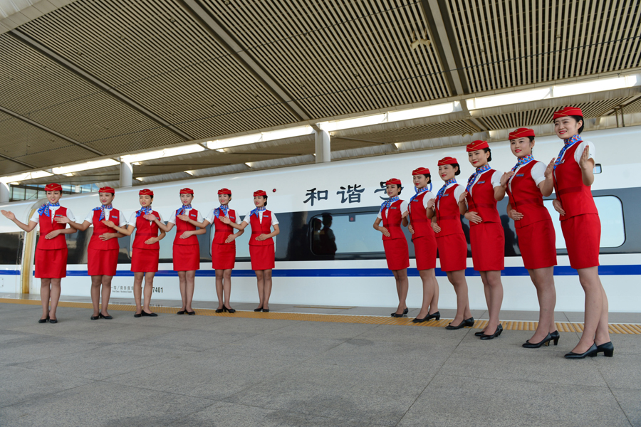 Bullet train attendants strut new look in Xi'an