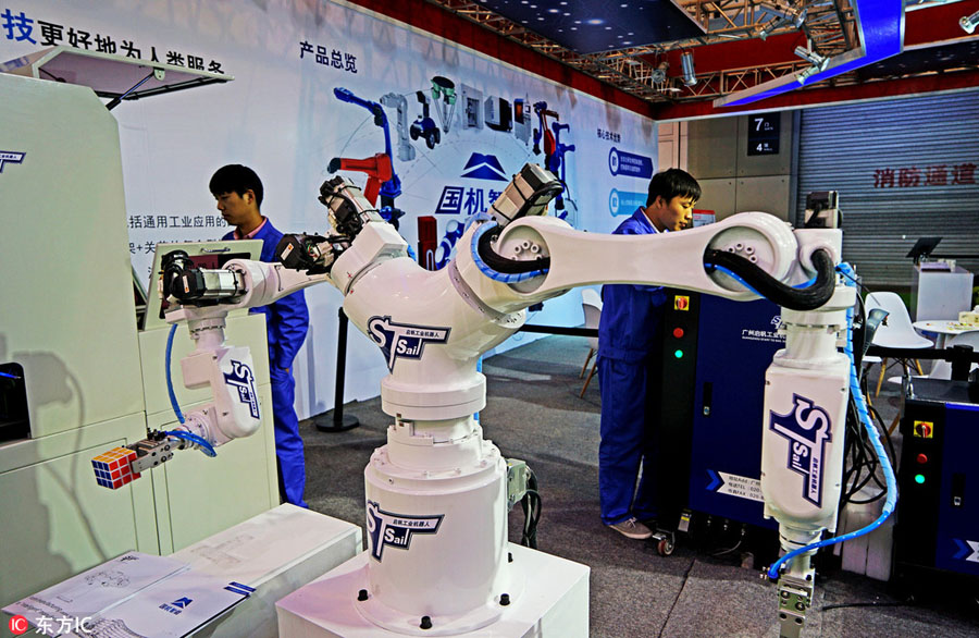Dragon robots awe audiences at expo in Nanjing