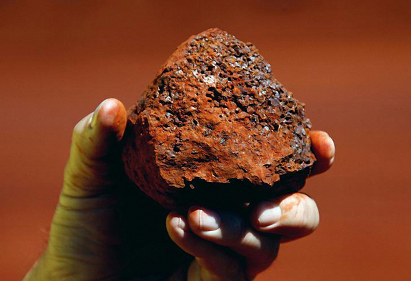 China backs Australia's cleaner iron ore project
