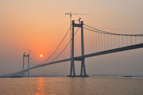 Eighth Yangtze highway bridge opens in Jiangsu