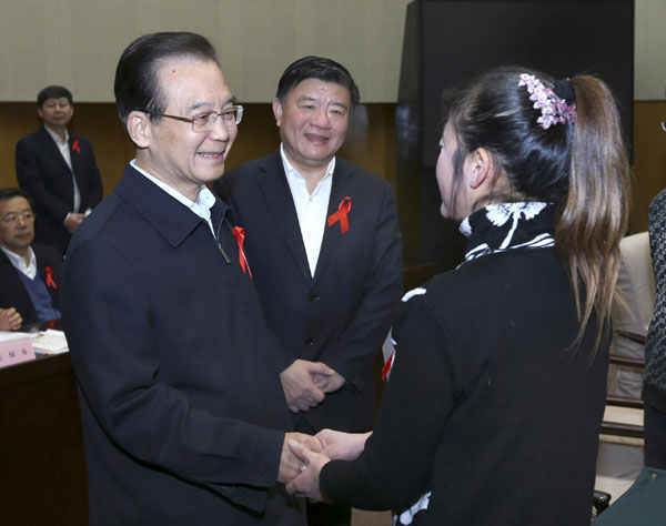 Premier Wen pledges more efforts to fight AIDS