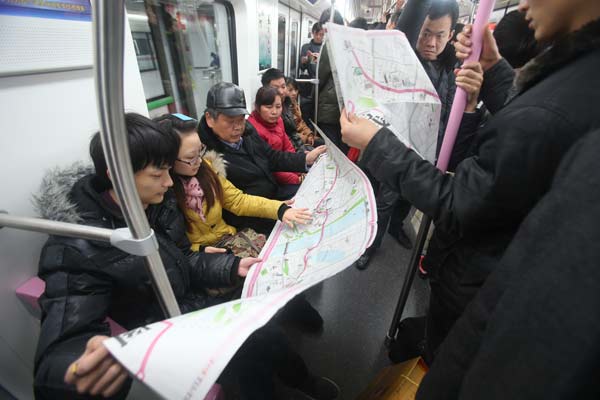 First subway to cross Yangtze opens