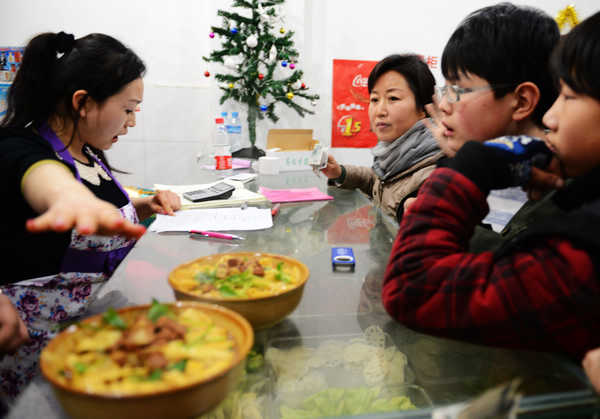 Diners respond to noodle shop plea in C China