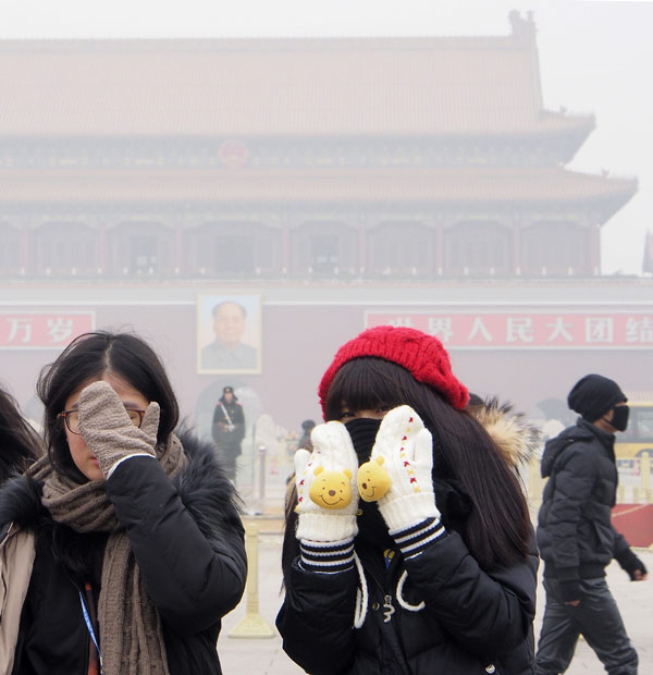 Masks become travel essentials as smog lingers