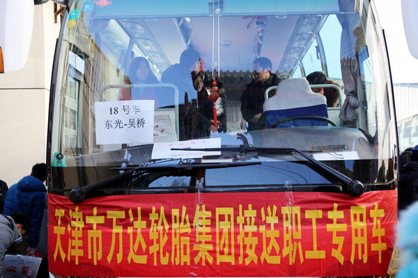 N China firm hires buses to take workers home
