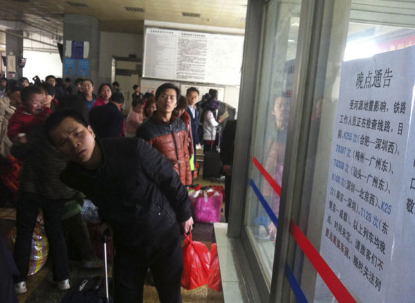 4.8 quake hits S China, delaying trains